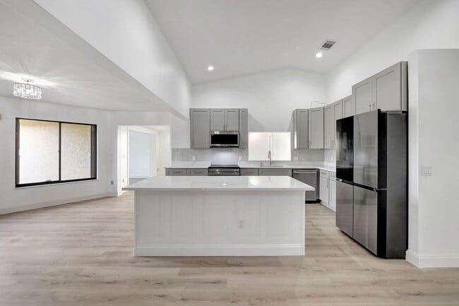 1185 SW Bent Pine Cove in Port St. Lucie, FL - Building Photo - Building Photo