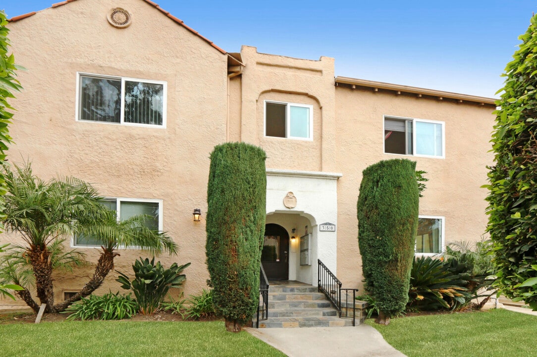 350 N Orange Grove Ave in Los Angeles, CA - Building Photo