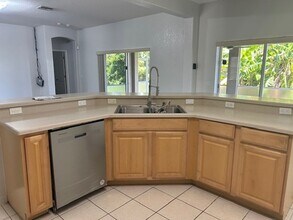 1051 NE 16th Pl in Cape Coral, FL - Building Photo - Building Photo