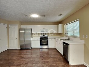 3800 Oak Park Dr in Suwanee, GA - Building Photo - Building Photo