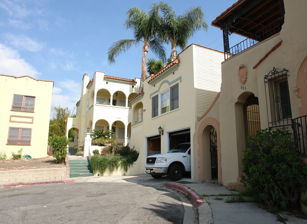 848 Serrano Pl in Los Angeles, CA - Building Photo