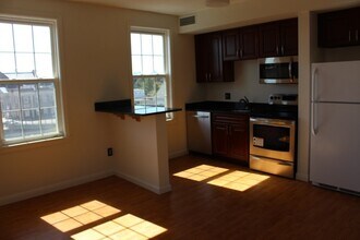12 Walnut St in Natick, MA - Building Photo - Building Photo