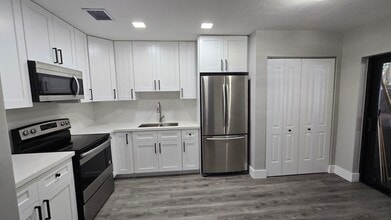 19438 NW 28th Pl in Miami Gardens, FL - Foto de edificio - Building Photo