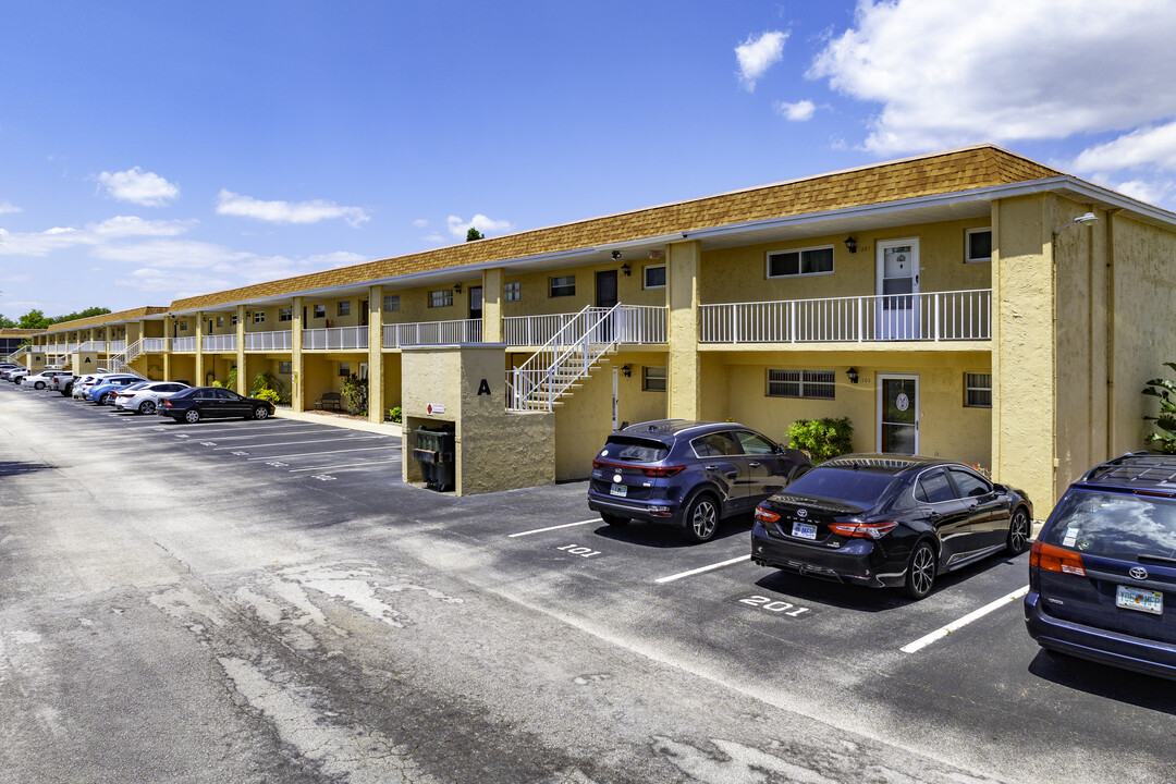 Island Village in Merritt Island, FL - Building Photo