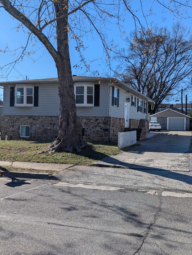 1633 Lodge St in Alcoa, TN - Building Photo - Building Photo