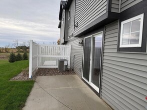 5285 Long Pointe Pass in Woodbury, MN - Building Photo - Building Photo