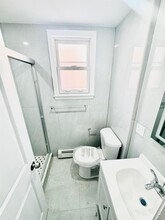41-09 21st Ave in Queens, NY - Building Photo - Building Photo