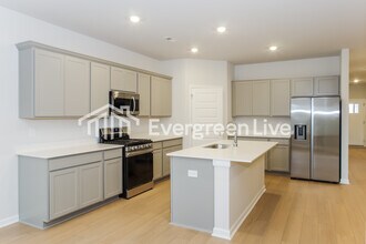 300 Pond Spg Dr in Huntsville, AL - Building Photo - Building Photo