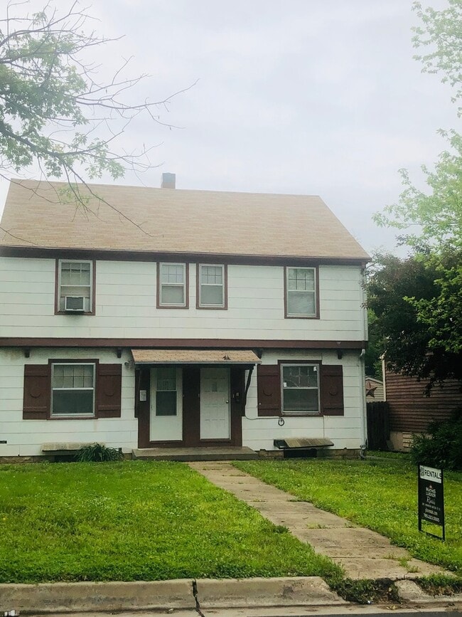 property at 226 W Chestnut St