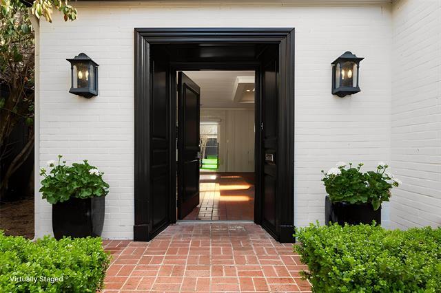 property at 4625 N Versailles Ave