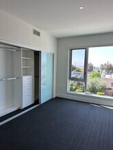 7857 W Manchester Ave in Los Angeles, CA - Foto de edificio - Building Photo