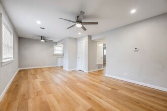 811 N Pleasant St in Springdale, AR - Building Photo - Building Photo