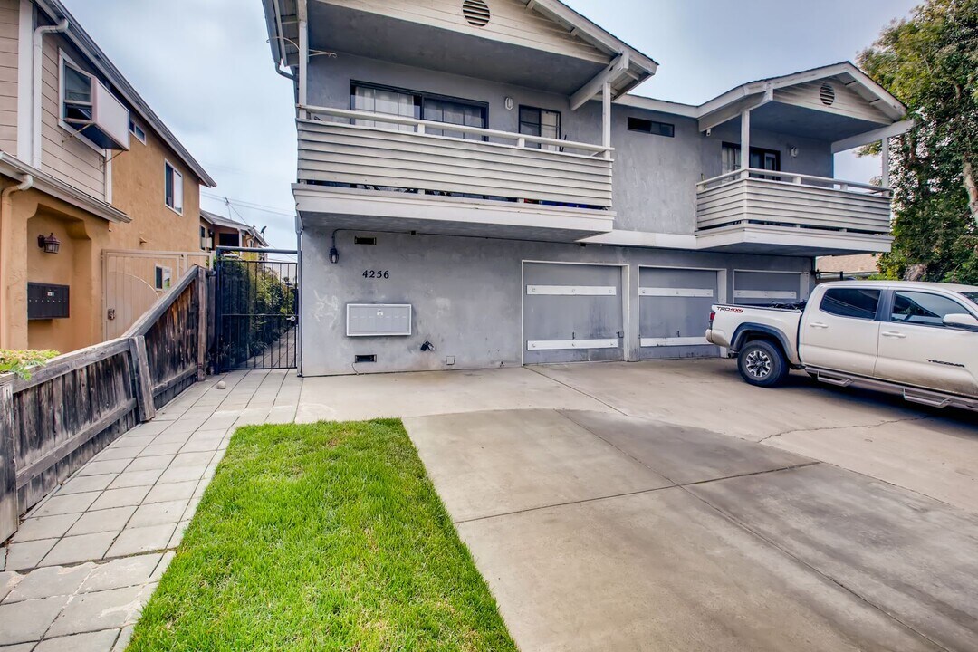 4256 Cherokee Ave in San Diego, CA - Building Photo