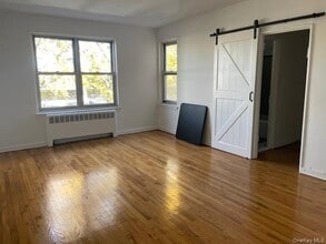 284 Central Ave in Lawrence, NY - Building Photo - Building Photo