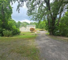 3545 N Creek Rd in Palmyra, NY - Building Photo