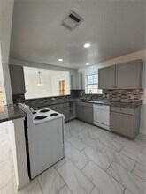 9210 Tacquard Dr in Hitchcock, TX - Building Photo - Building Photo