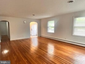 430 Sked St in Pennington, NJ - Building Photo