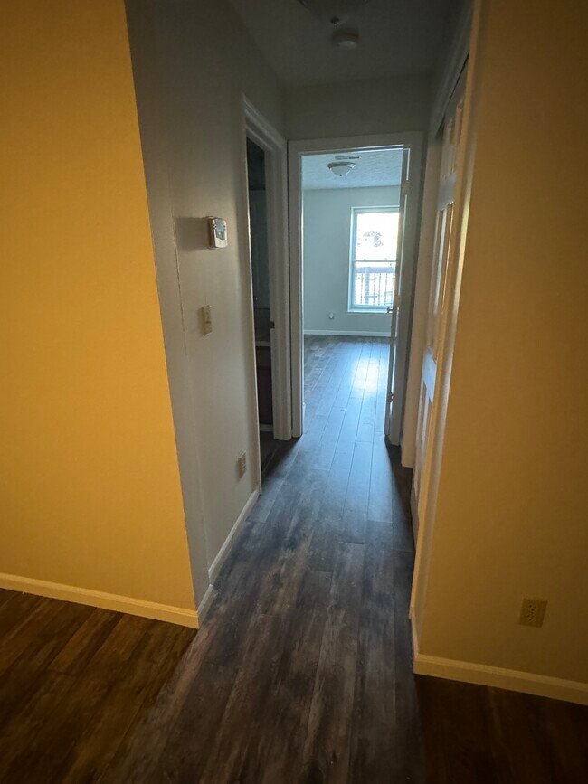 59 S Main St, Unit Apt B in Johnstown, OH - Building Photo - Building Photo