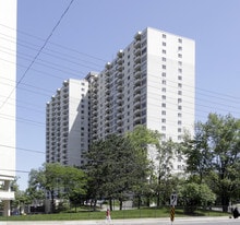 Kingsview Park in Toronto, ON - Building Photo