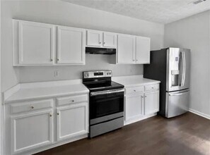 20 Pine Canyon Dr SW in Atlanta, GA - Foto de edificio - Building Photo
