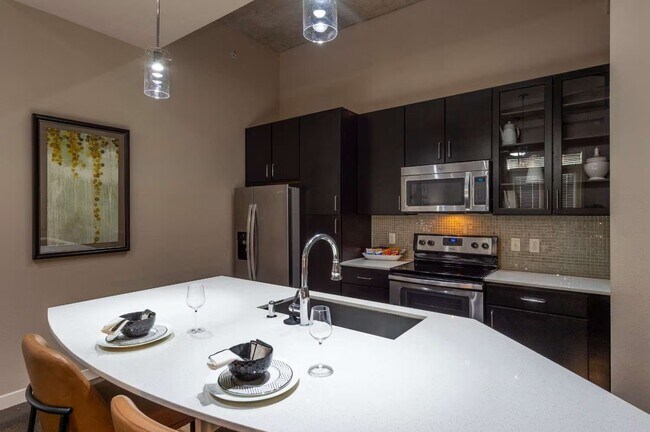 6400 Bertner Ave in Houston, TX - Building Photo - Building Photo