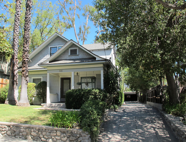 321 Alpine St in Pasadena, CA - Foto de edificio - Building Photo