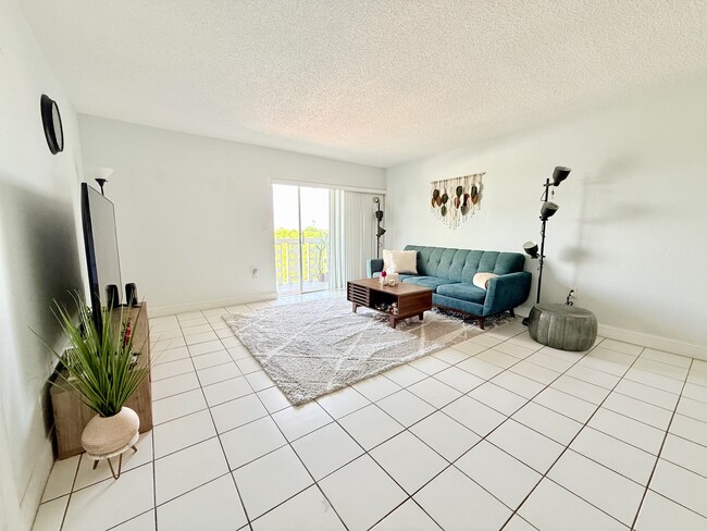 4141 Nautilus Dr, Unit 6f in Miami Beach, FL - Foto de edificio - Building Photo