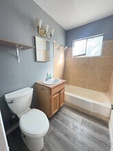 535 Texas St NE, Unit A in Albuquerque, NM - Foto de edificio - Building Photo