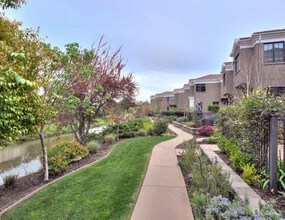 Tamalpais Commons in Mill Valley, CA - Foto de edificio - Building Photo