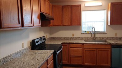 7612 NW 30th St in Bethany, OK - Building Photo - Building Photo