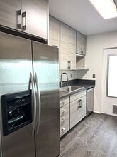 123 Koko Isle Cir in Honolulu, HI - Building Photo - Building Photo