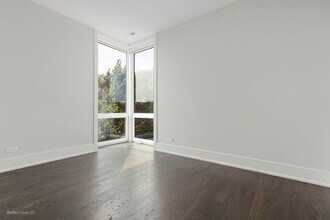 2409 W Berenice Ave, Unit 401 in Chicago, IL - Building Photo - Building Photo
