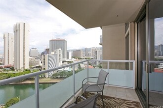 1551 Ala Wai Blvd in Honolulu, HI - Foto de edificio - Building Photo