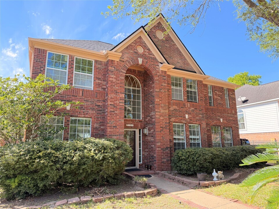 5124 Carefree Dr in League City, TX - Foto de edificio