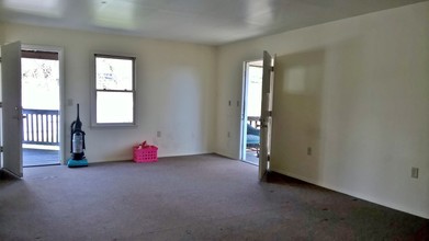 136 Spring St in Frostburg, MD - Building Photo - Interior Photo