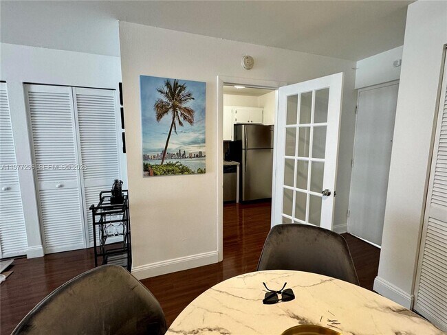 1615 Meridian Ave in Miami Beach, FL - Building Photo - Building Photo