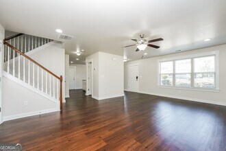 320 Eagles Pkwy in Covington, GA - Building Photo - Building Photo
