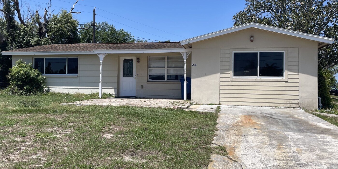 5448 Celcus Dr in Holiday, FL - Building Photo