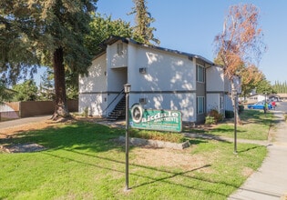 Oakdale II Apartments in Oakdale, CA - Building Photo - Building Photo