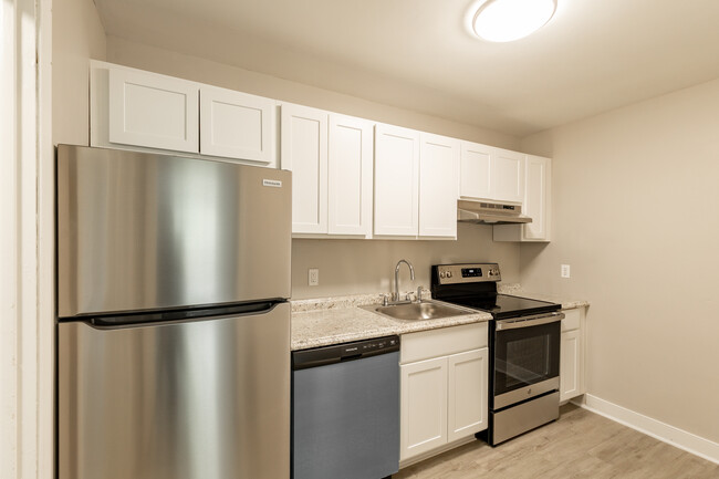 Riverside Apartments in Richmond, VA - Building Photo - Interior Photo