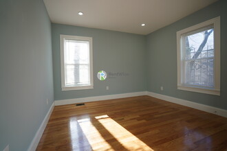 372 Beacon St, Unit 2 in Somerville, MA - Building Photo - Building Photo