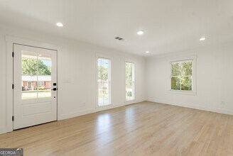 970 Pinedale Dr in Smyrna, GA - Building Photo - Building Photo