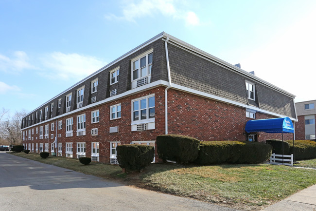 Malabu Manor- 62 & older or disability eligib in Lexington, KY - Foto de edificio - Building Photo