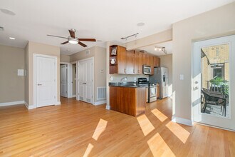 2142 W Addison St in Chicago, IL - Building Photo - Building Photo