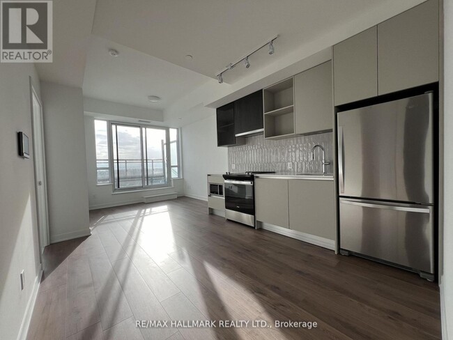 405-405 Dundas St W in Oakville, ON - Building Photo - Building Photo