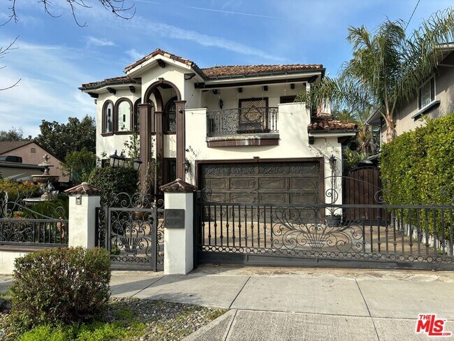 3057 N Naomi St in Burbank, CA - Building Photo - Building Photo