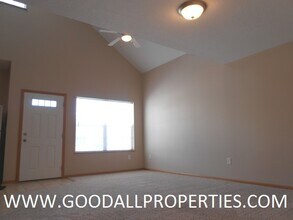 4312 152nd court in Urbandale, IA - Building Photo - Building Photo