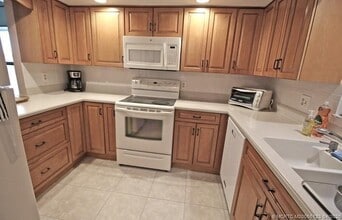 300 SW South River Dr in Stuart, FL - Building Photo - Building Photo