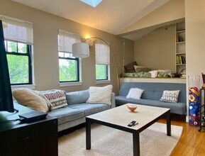 241 River St, Unit 10 in Cambridge, MA - Building Photo - Building Photo
