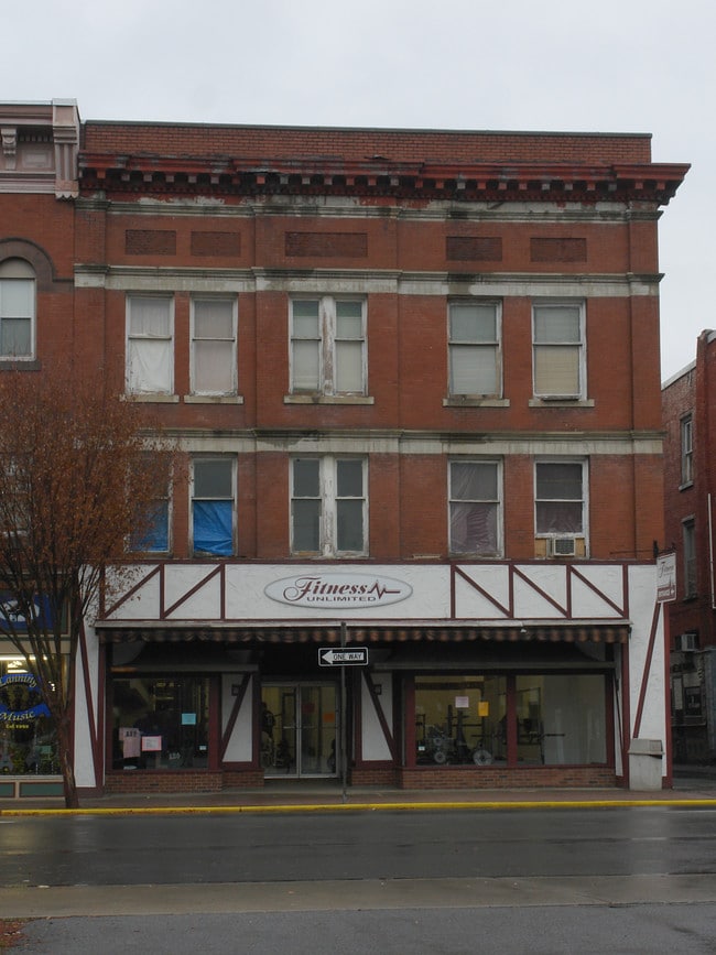 121 E Main St